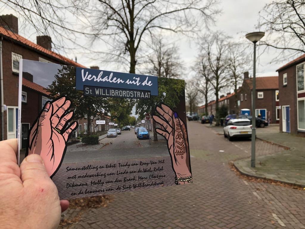 wonenbijJOOST's tweet photo. Vandaag was de boekpresentatie ‘Verhalen uit de Sint-Willibrordstraat’, door schrijvers, dichters, fotograferen en tekenaars uit de straat. Mooi project van Trudy van Rooij, Linda van de Wiel, Ralph Dikmans en bewoner Molly van den Braak. Buren kregen uiteraard 1e ex #verbinden https://t.co/rZ89RtqSAP