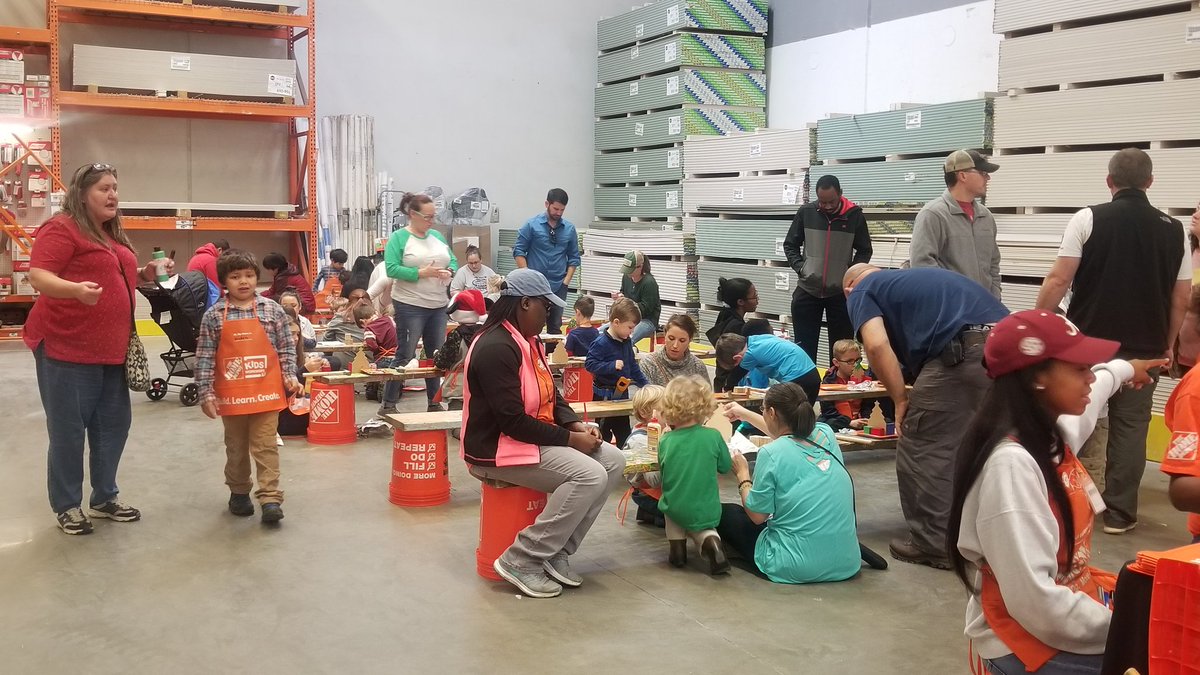 Heather_barton9's tweet photo. Saturday's are the BEST!!! Home Depot little helpers making the most out of our kids workshop!!! https://t.co/Rbs0lEmbu3