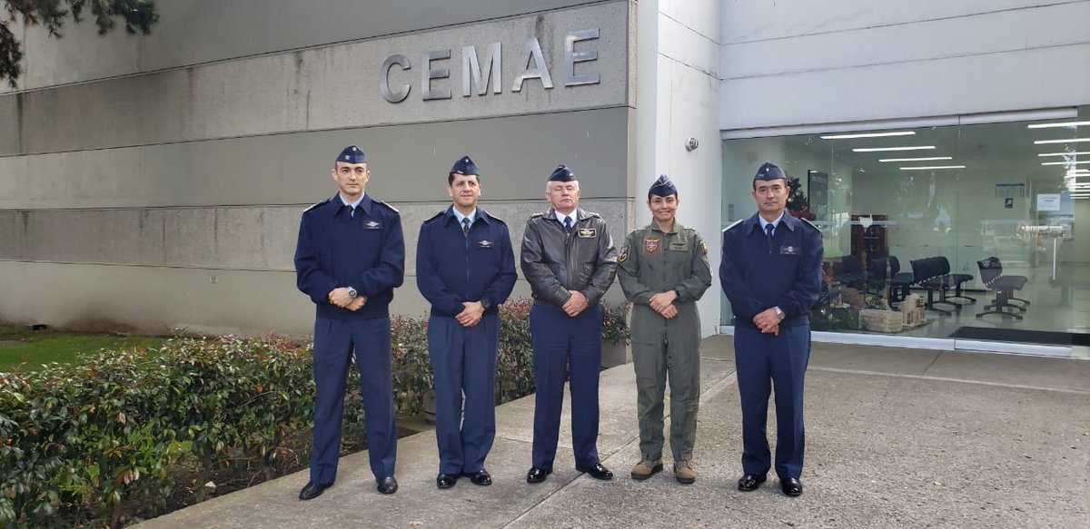 JEFSAFAC's tweet photo. #Destacado | Visita al #DIMAE de los Jefes de Estado Mayor @FuerzaAereaCol, Mayor General Jorge Tadeo Borbón y Brigadier Mayor Gustavo Alfredo Testoni de la @FuerzaAerea_Arg, conociendo los avances en medicina aeroespacial que ha logrado la FAC en estos 100 años. https://t.co/rnMwlmitID