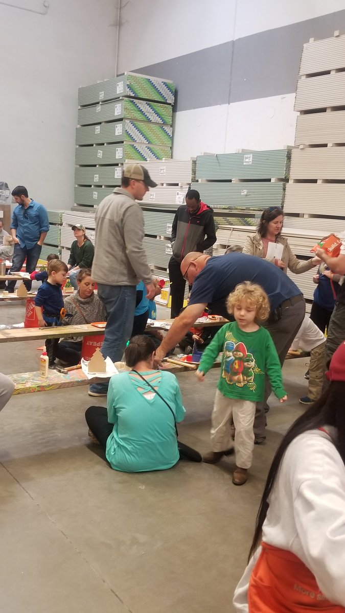 Heather_barton9's tweet photo. Saturday's are the BEST!!! Home Depot little helpers making the most out of our kids workshop!!! https://t.co/Rbs0lEmbu3