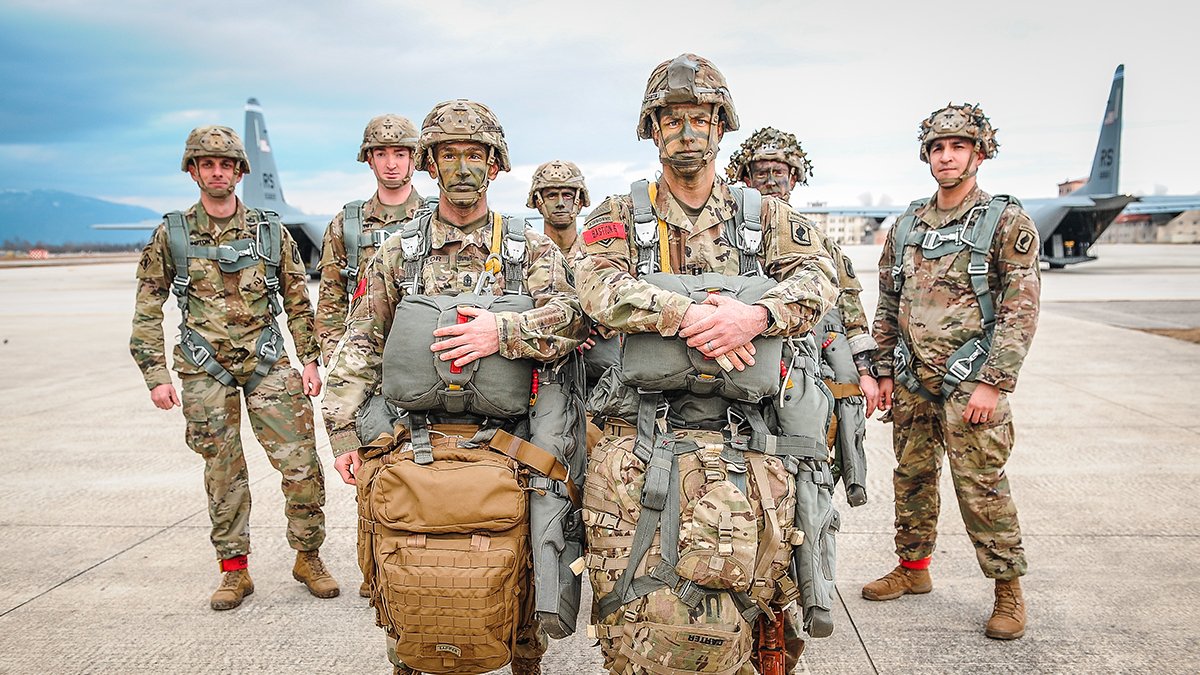 GoArmy's tweet image. Photographer and paratrooper Sergeant Villarama turned his passion into his career. Oh, and he gets to jump out of planes. No big deal.​
 
📷: villarama_photo