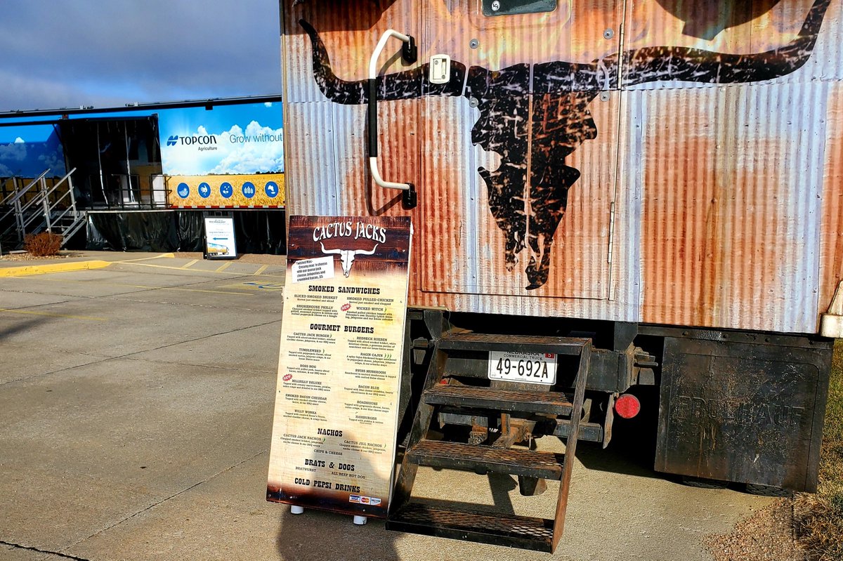 topconag's tweet image. Don&apos;t miss out on lunch with Cactus Jacks only at Ag Express until 1:00 today!
#TopconTechnology #Harvest19 #Roadshow19 #TAP