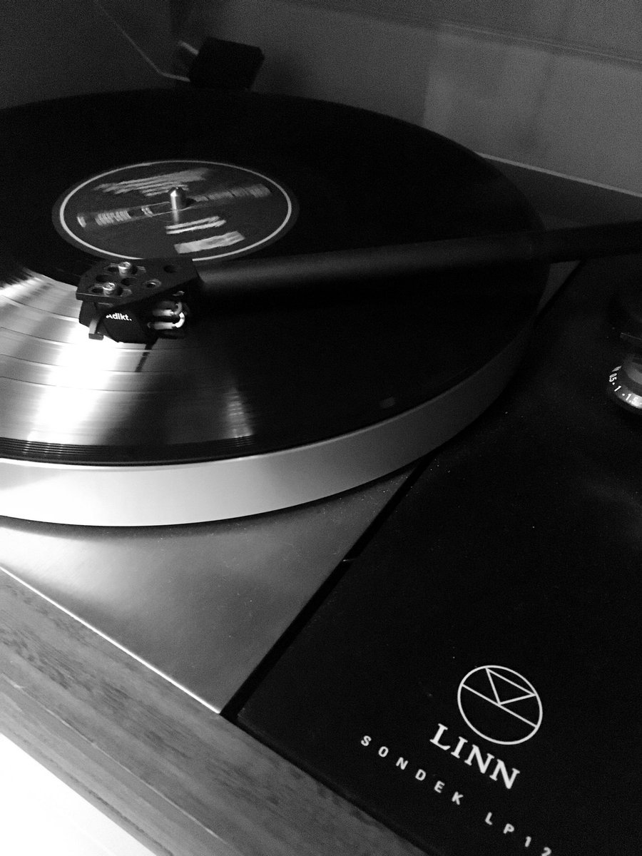 PSWilkinson's tweet photo. Sounding lush as ever. @linnproducts #vinyl #linnlp12 #records https://t.co/NFwMqNIGAK