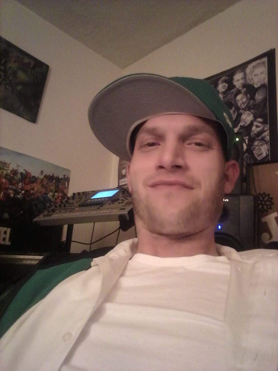 ScamRockmusic's tweet photo. New Music coming Soon!!

#newmusic #artist #producer 
#undergroundhiphop https://t.co/gd0jZz3zy1