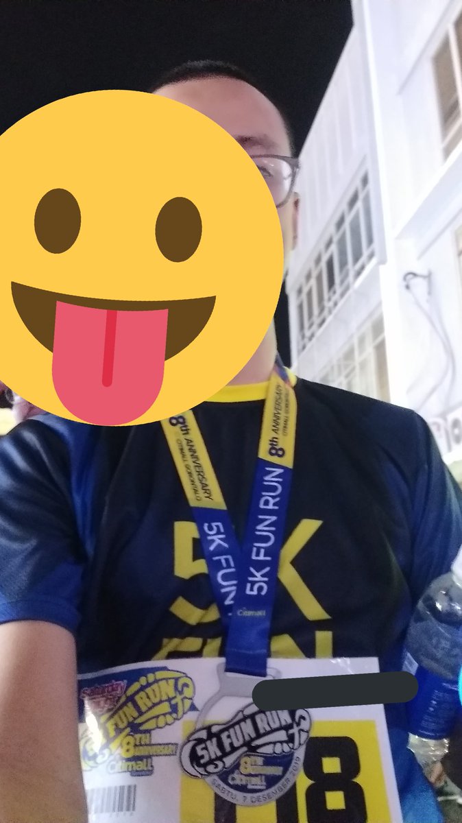 raes_veeans's tweet photo. Baru selesai berlarian ~~
Akhirnya dapet medali juga
Kek gini ya rasanya dpt medali hehhehe #ThankGodItsWeekend https://t.co/uKdv3ihO4S