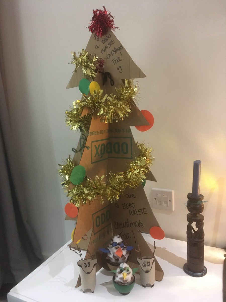 CatiCreACtive's tweet photo. What do you think of my #christmas decorations this year? 🙂 #zerowaste #saveatree https://t.co/k0hHaIYTSo