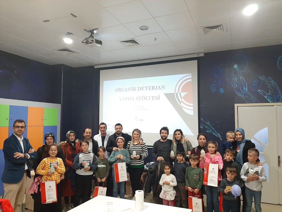 BursaBTM's tweet photo. BUTAL işbirliği ile düzenlediğimiz Organik Deterjan etkinliğimizi tamamladık.🧫🧪⚗️🥼👩🔬👨🔬⚛️ #bursabtm #butal #tubitak #bilim https://t.co/4DgD0VeV5j