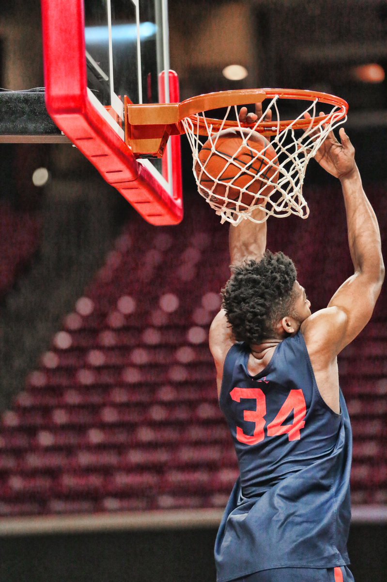 IlliniMBB's tweet photo. B1G Shootaround ➡️ Xfinity Center 

#Illini x #EveryDayGuys https://t.co/qdjc4MiR5Q