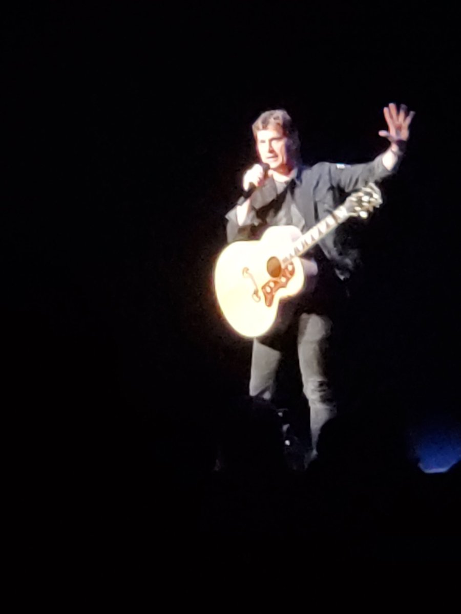 jennywaldon's tweet photo. @ThisIsRobThomas great performer, did not know ,however that you were such a comedian. Cant wait to plan concert #4. #matchbox20- 2020 https://t.co/juuFni3XAA