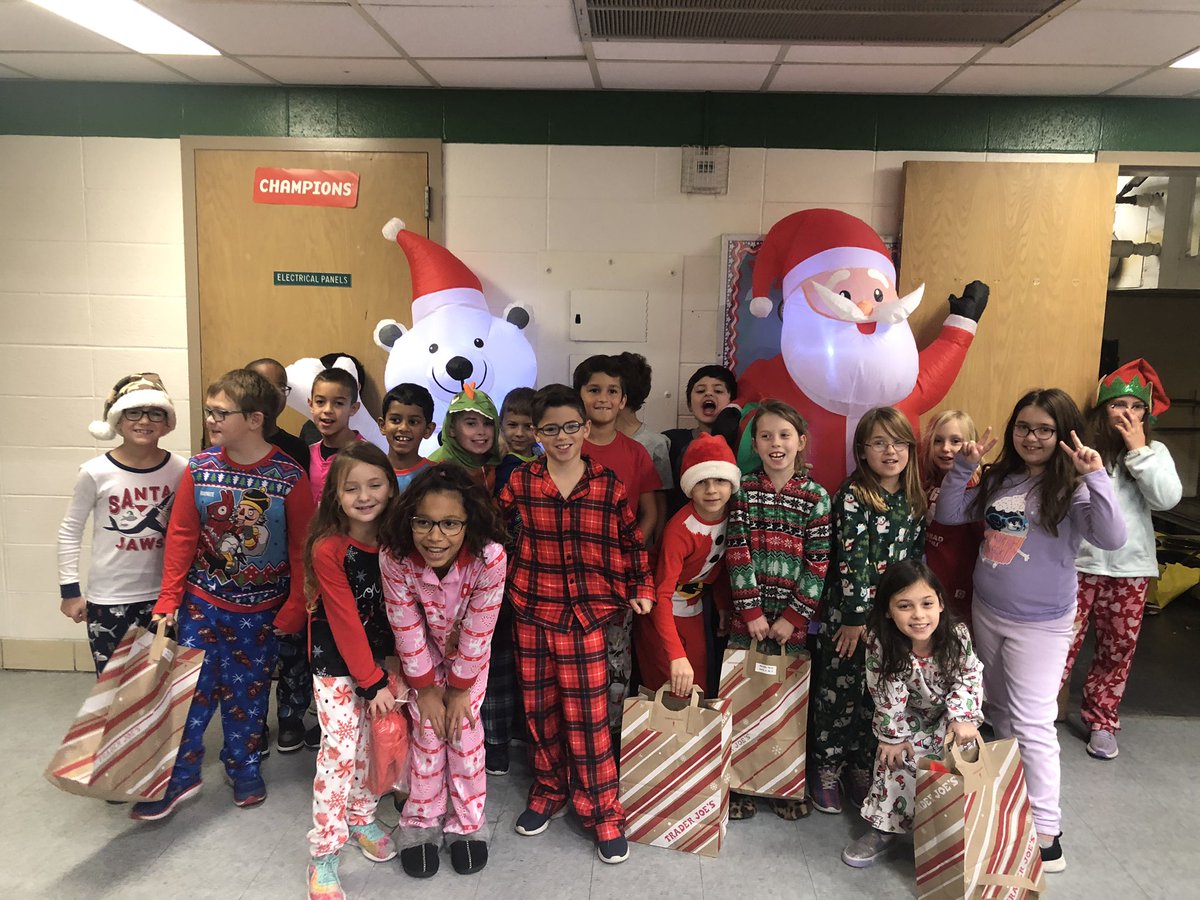 Kristinbarth5's tweet photo. Loved winter workshop #TeamMillridge https://t.co/EVD6SHwFGt