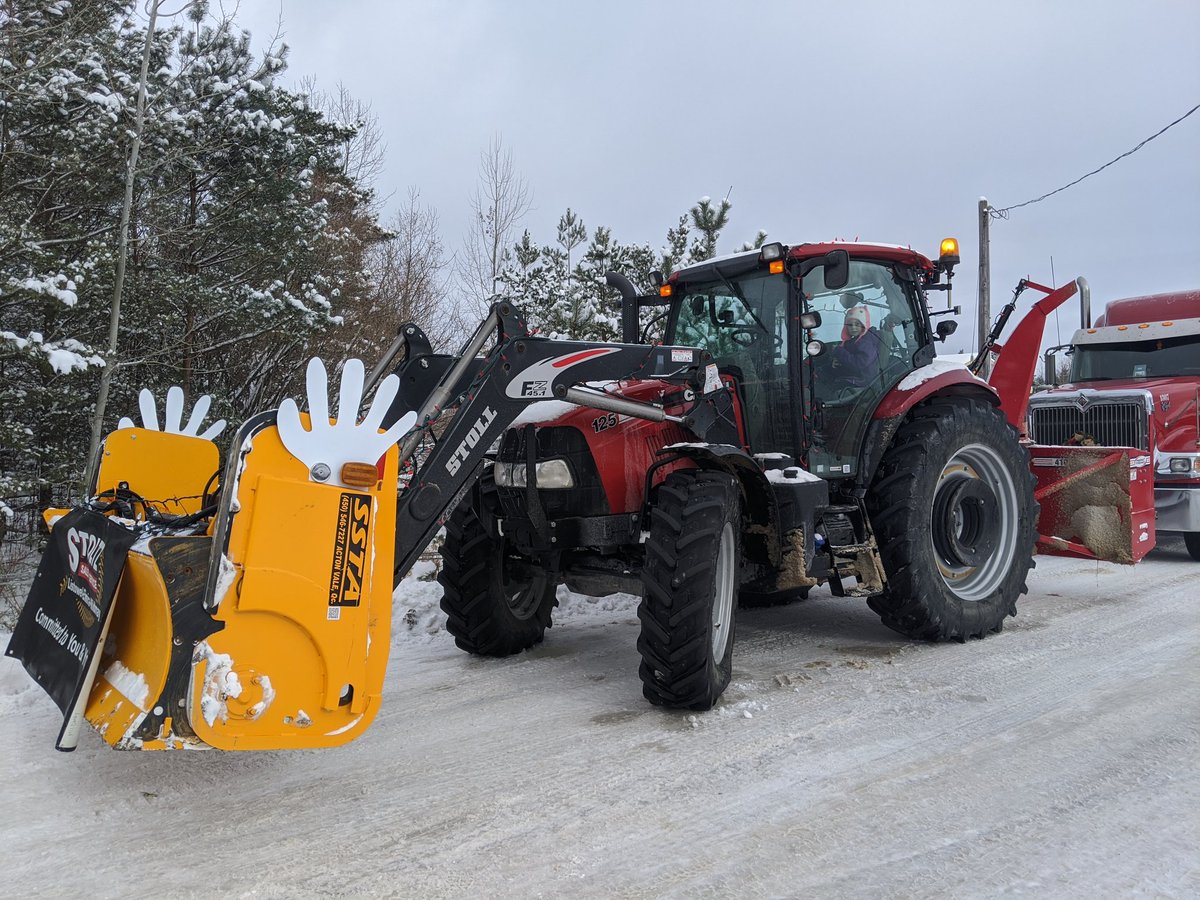 Daniel_Rehkopf's tweet photo. All set to go in the Durham parade, kicking off at 12 noon. @StoltzSales  @Case_IH https://t.co/IviELncyjn