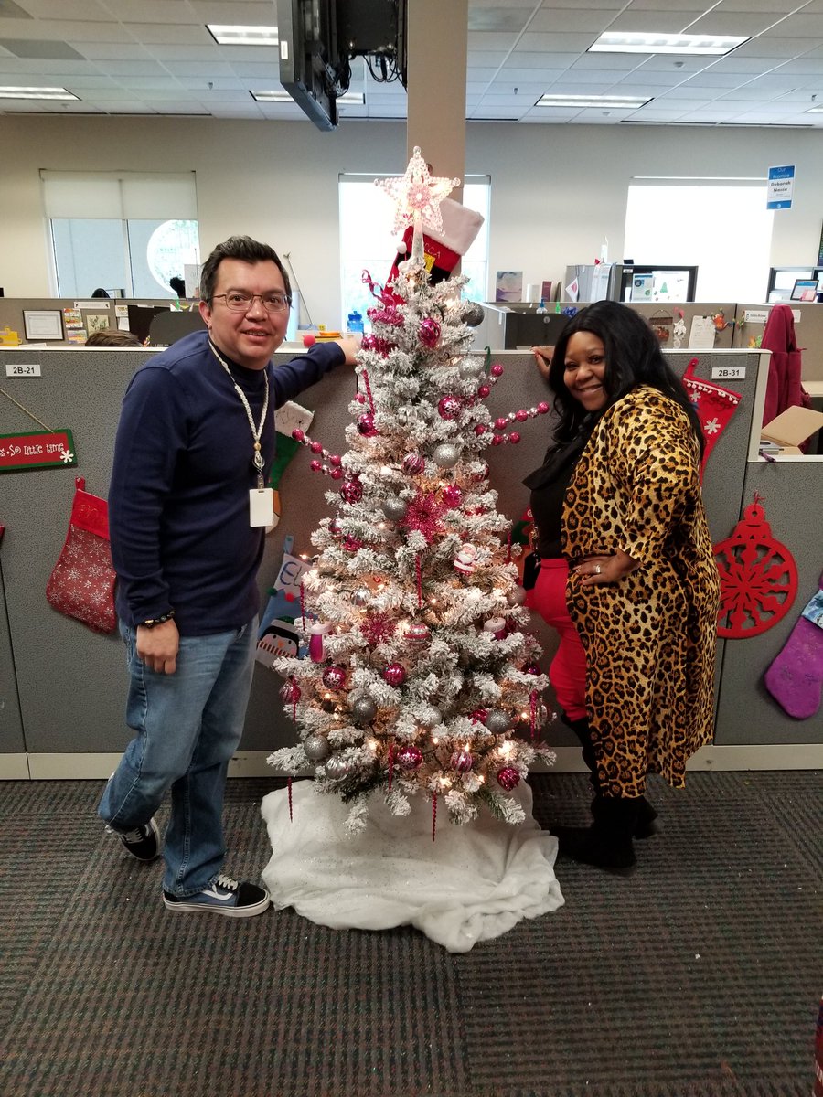 Wayne_OPFLDSL's tweet photo. Christmas holiday cheer from agents on Deborah Nacca's team in the Orange Park DSL center. #christmas2019 #DSL #P2BY #techcaretweets https://t.co/XL40TsoRfm