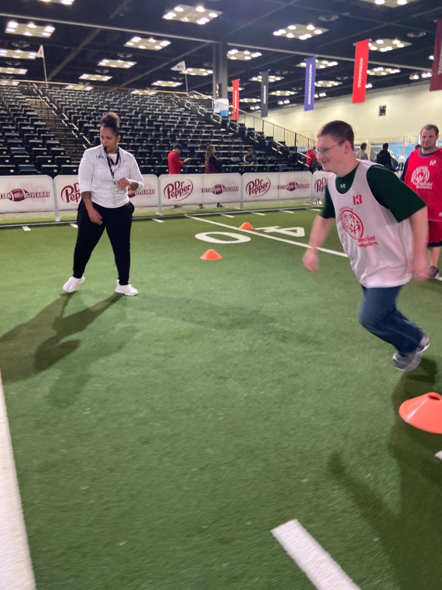 USAFootball's tweet photo. Fun-filled night of 🏈 with @SOIndiana inside @BigTenFanFest! Thanks for coming out!  

#USAFootball | #B1GFCG https://t.co/ksyhxIpUJv