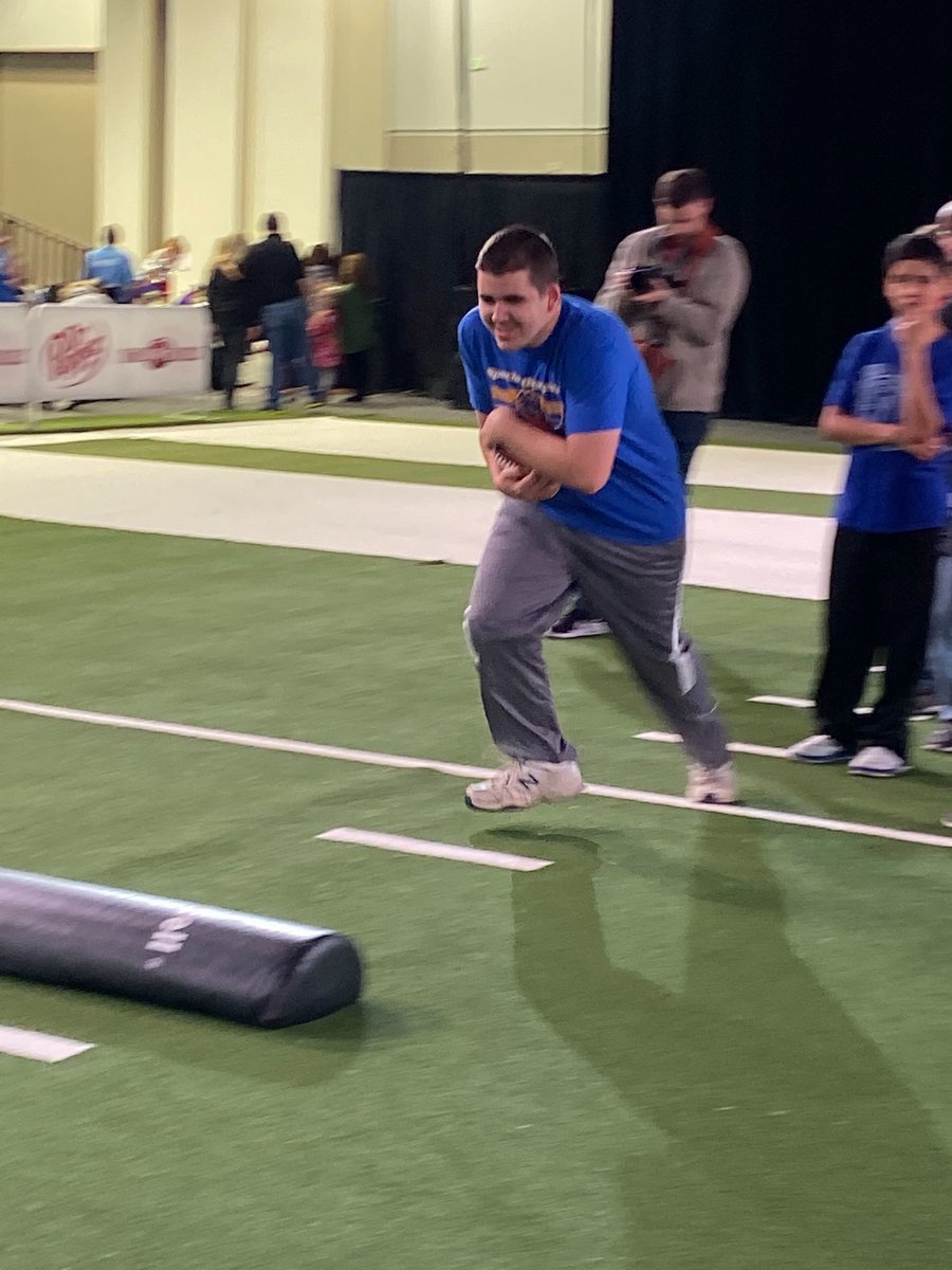 USAFootball's tweet photo. Fun-filled night of 🏈 with @SOIndiana inside @BigTenFanFest! Thanks for coming out!  

#USAFootball | #B1GFCG https://t.co/ksyhxIpUJv