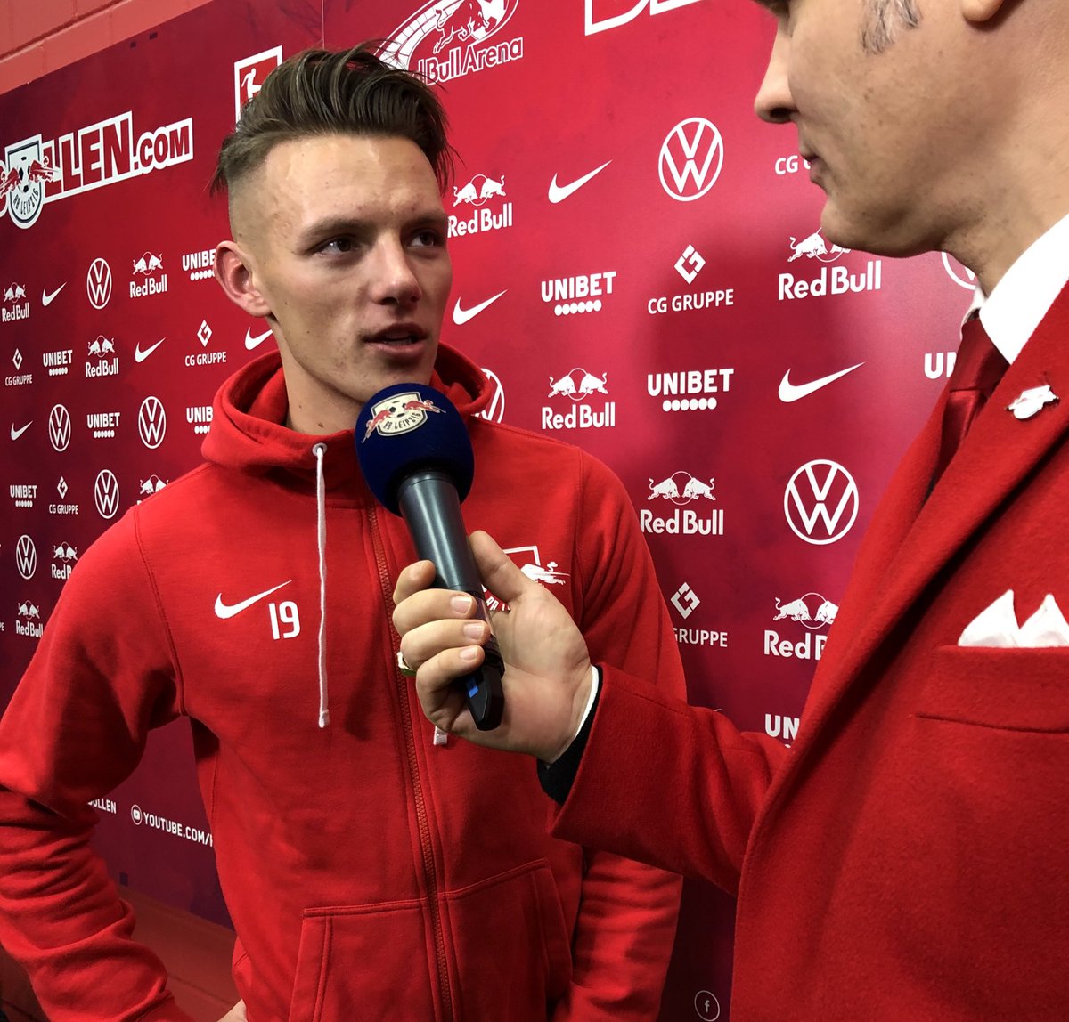 💬 Hannes #Wolf, der heute nach über 5 Monaten Verletzungspause sein Comeback feierte und damit sein #RBL-Debüt gab: 

„Es war einfach ein überwältigendes Gefühl, heute erstmals hier aufzulaufen. Das die Fans meinen Namen so laut gerufen haben, bedeutet mir sehr viel.“

#RBLTSG