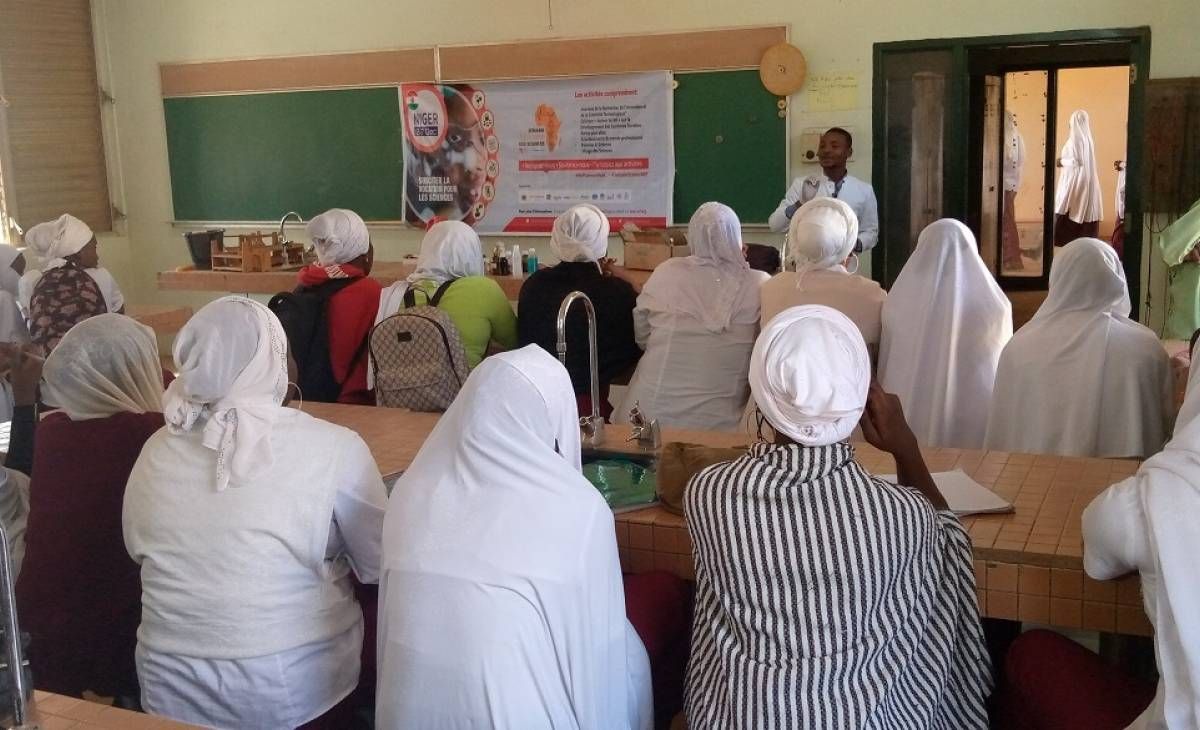 #Actu des jeunes 🎤
1⃣  Economie/ les jeunes entrepreneurs proposent des réaménagements, certains types d’impôts ou la manière de les percevoir afin de permettre aux entreprises de souffler.
2⃣  Mini-Mag/ Science perçue par les 👫👬 du 🇳🇪
▶ buff.ly/2P2GT9r