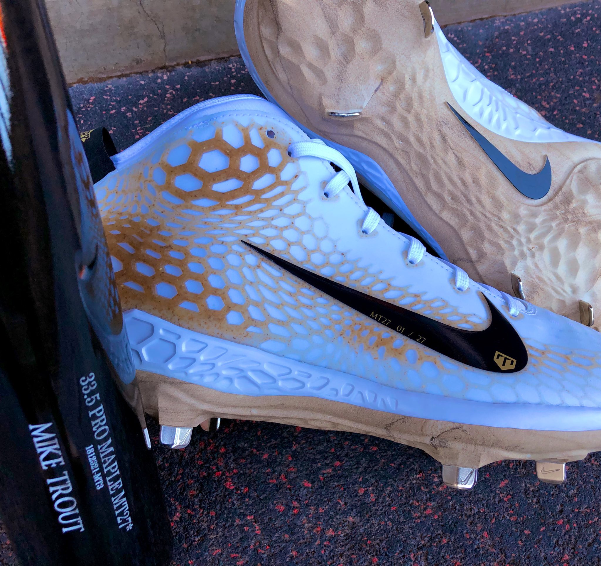 mike trout cleat