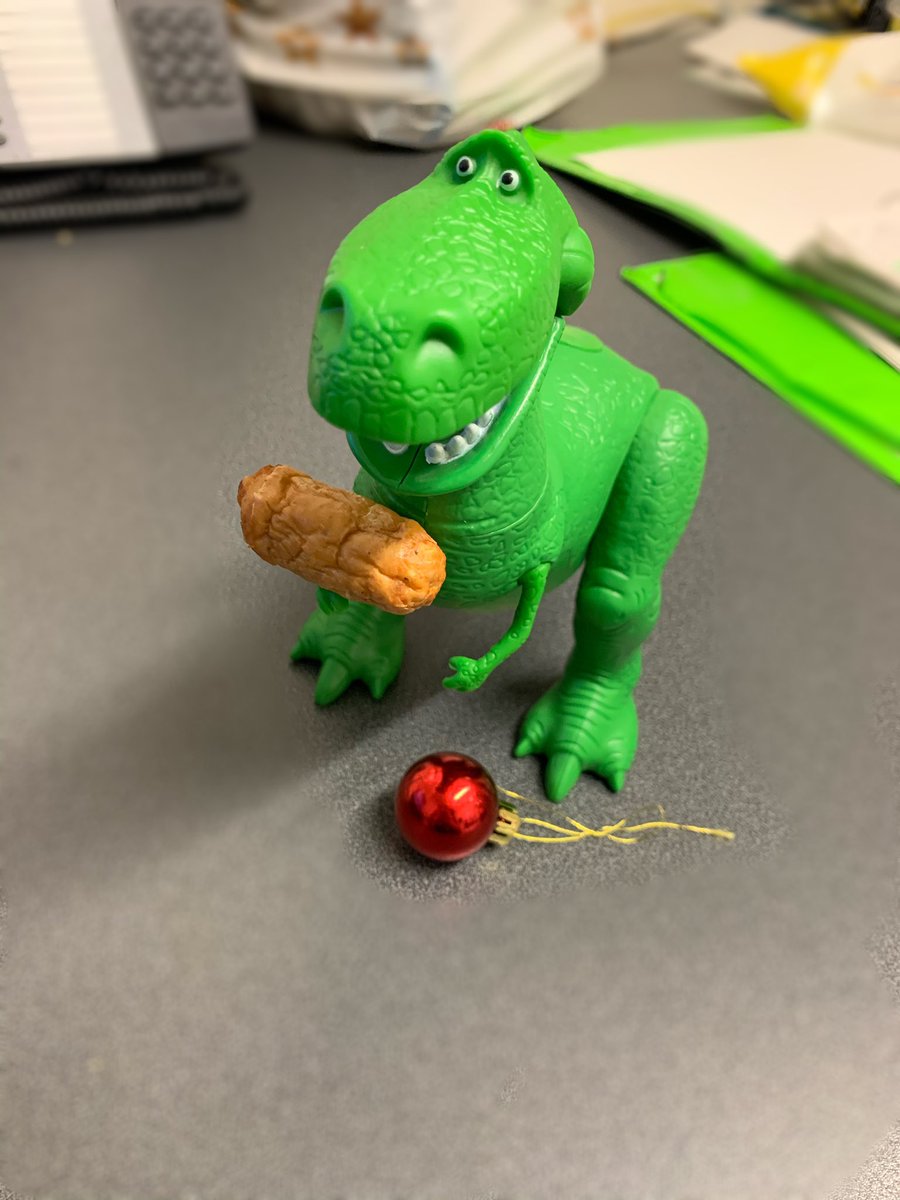 SummerBlairx's tweet photo. Day 7-Seeing as its the build up to christmas and its one of our fabulous HCA’s last day. Rex is having a day off. Something nursing staff don’t always remember to do! Everyone needs a day off sometimes #rexonhex @sarahontarquil1 @alistout69 https://t.co/RcQOHDCz1s