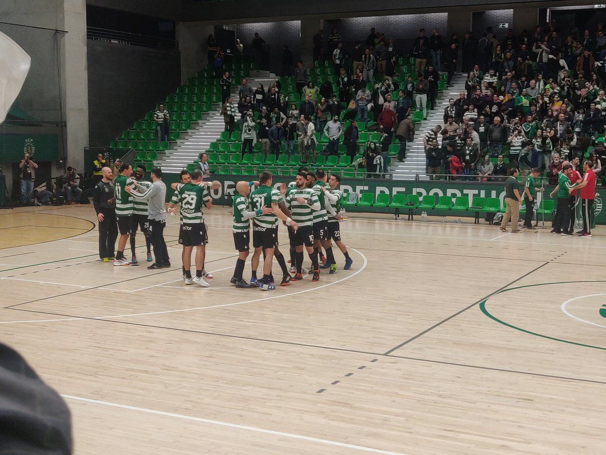 nunoaires's tweet photo. A minha estreia no João Rocha não poderia ter corrido melhor e apadrinhado pela grande leoa @LNahary
#DiadeSporting #GAM #SCPAndebol https://t.co/dUtebfJraI