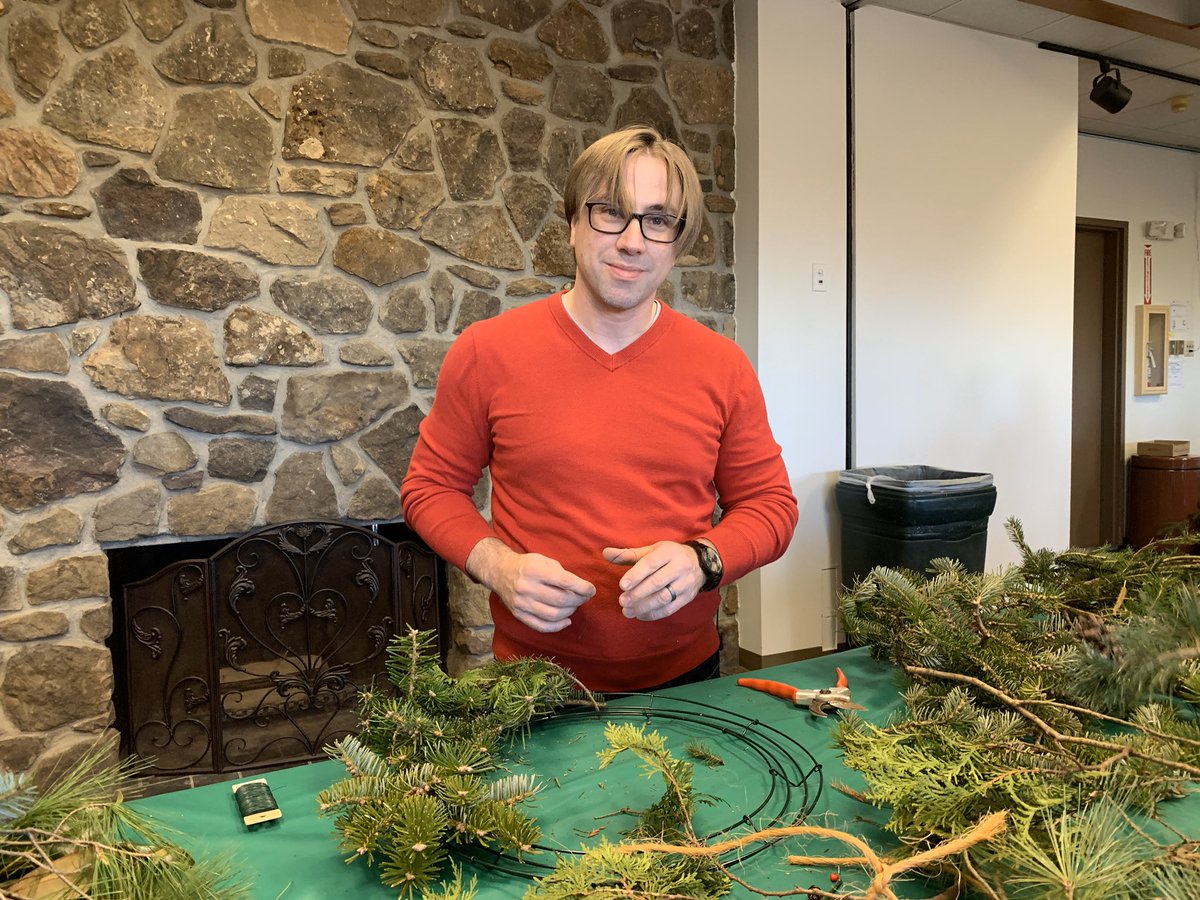 karynlocke's tweet photo. Such a fun morning making holiday wreaths @DawesArboretum in Licking County this morning! #visitlc #ohiofindithere #Hosted @explorelc @OhioFindItHere https://t.co/oCA3lr7GKj