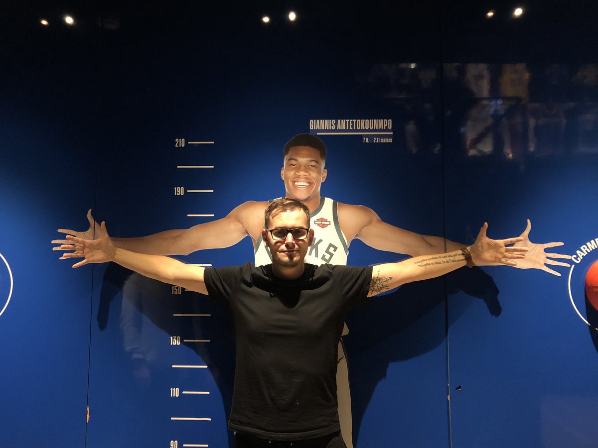 JDelmanowski's tweet photo. Nadal wolę @EuroLeague , ale trzeba oddać, że miejscówka naprawdę zajebista 👌👌👌🏀🏀🏀 

#NBAcafe #Barcelona https://t.co/iu9uqs7dFl