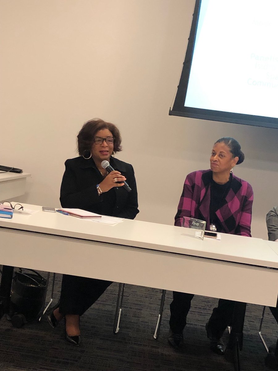 NewsWitAttitude's tweet photo. Lisa Ashley educates students on diverse careers in journalism. Ashley is director of media relations for Port of Houston #EachOneTeachOne @HoustonABJ #HABJ #HABJMentors19 https://t.co/MNE5I9WOeN