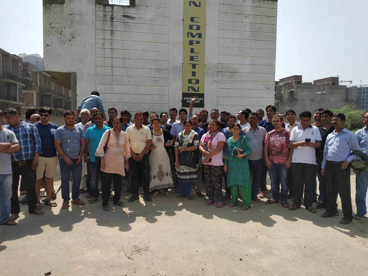 IMGKDELHI's tweet photo. #AmrapaliFlatBuyers

"साथ न दे ये मजबूरों का ये साथी है चोरों का
वादे और दलालो का यह है प्रत्यक्ष कानून।"
@PMOIndia @nsitharaman 
@OfficialNBCC 
#GovtReleaseStressFunds4HB
Without #StrssFund completion of #AmrapaliProject is impossible but government still mute @myogiadityanath https://t.co/Fup7s3M7fm