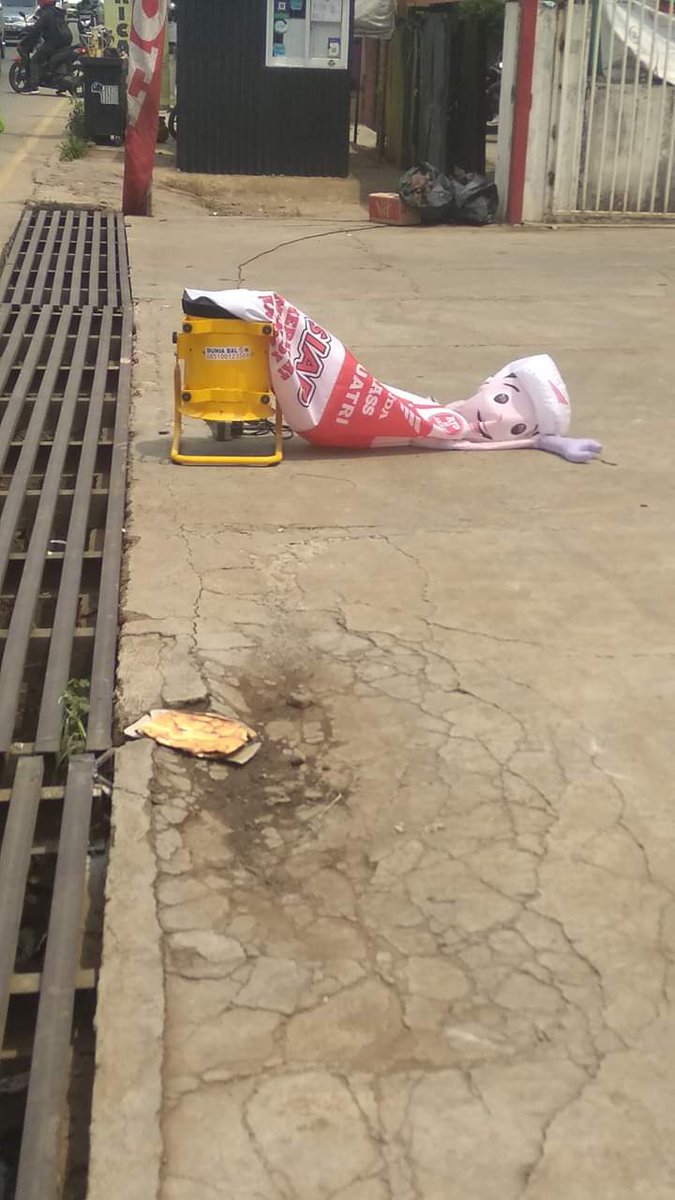 "Dah ah males, pengen rebahan aja"