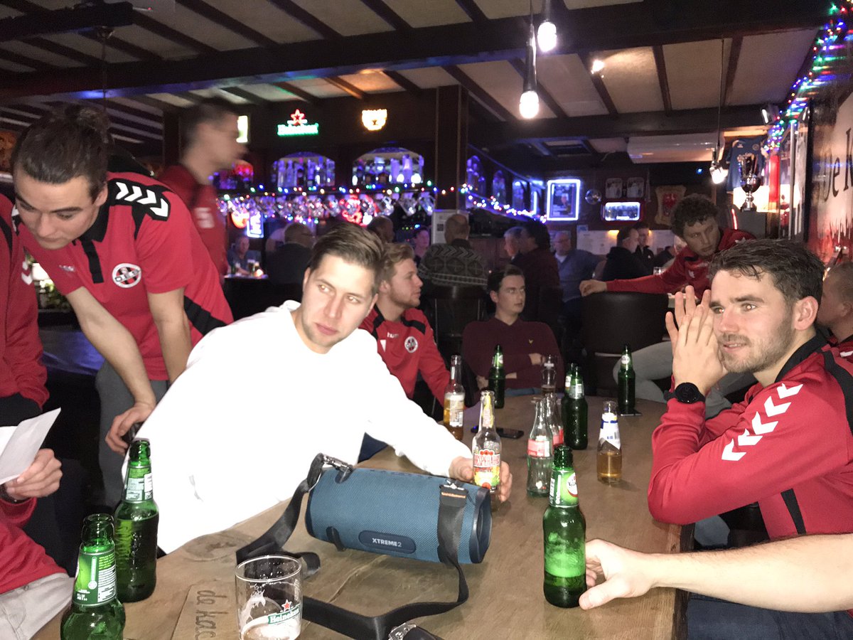 EW_Zelf's tweet photo. 1-1 in de derby tegen de Vladding! Gelijkmaker in de dying seconds, trots op de veerkracht van mijn team! 💪🏻 Vanavond teamfeest 🍻🍗 #DES2 https://t.co/hylzdm9n0y
