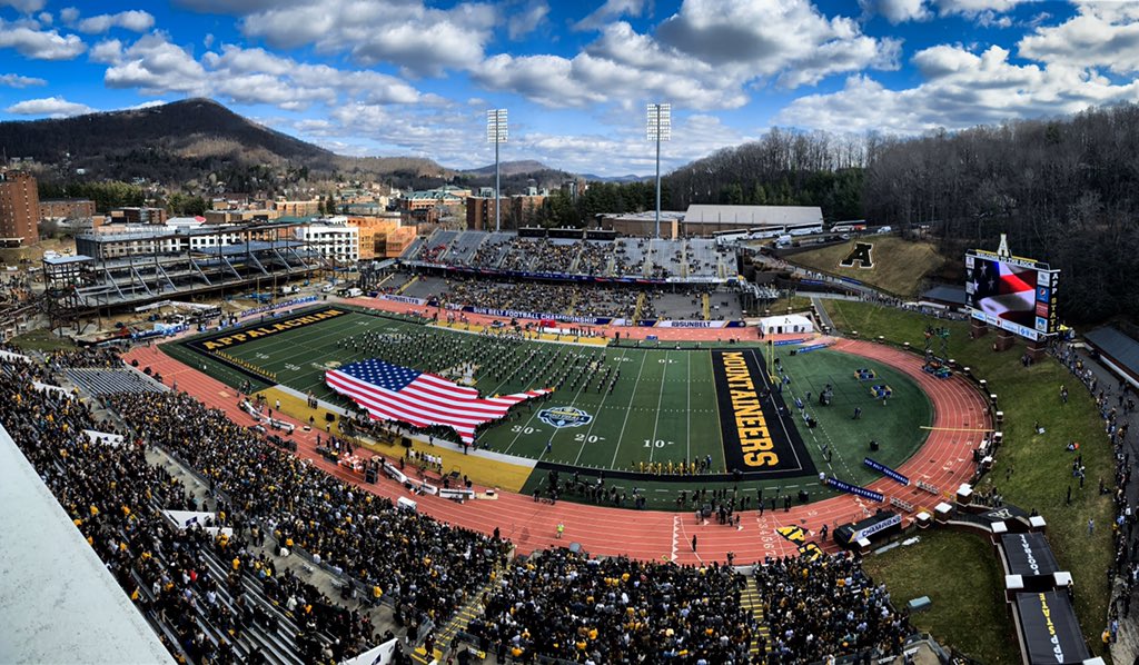 Beautiful. 🇺🇸

#SunBeltFB