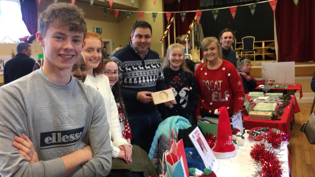 holders_handy's tweet image. Thanks to everyone who supported us today at Boherbue Christmas Market, and also to Cllr John Paul O&apos;Sea for buying a Handy Holder. An enjoyable day had by all 🎅🎄 @johnpauloshea1