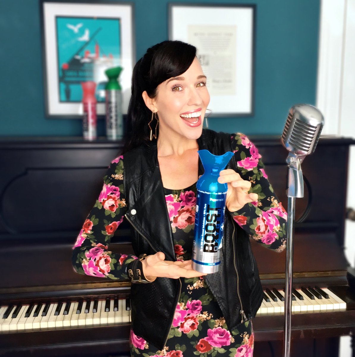 BoostO2's tweet photo. Learn about why @kellie_haddock implements Boost! 

And when you jump over to our Instagram, enter to win her new Christmas album and some of your own bottles of Boost!🎶🎄🤶🏻🎅🏼

#BoostOxygen #music #christmas #vocalsupport https://t.co/5N3lkQauKm