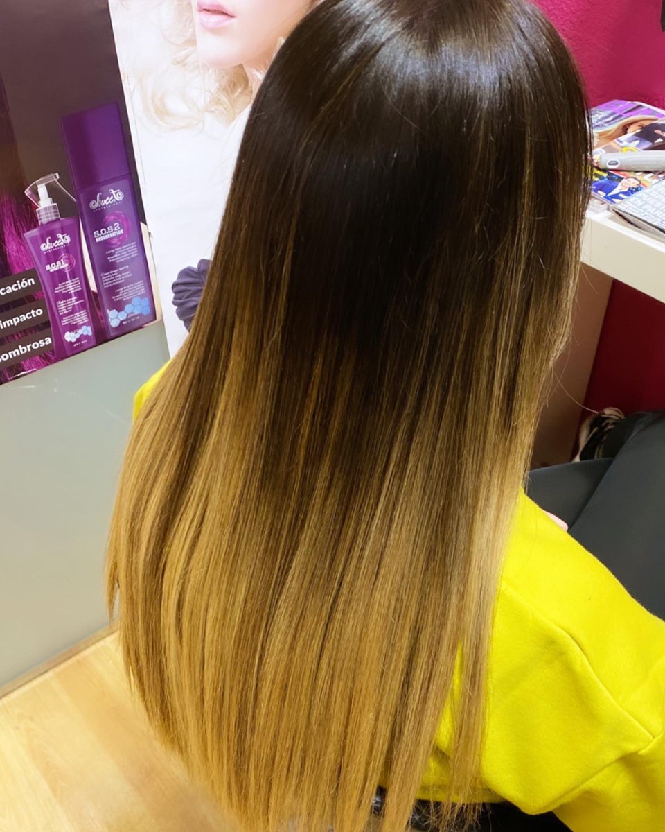 ⠛SEMIDEFINITIVA⠛. Tratamiento liso total natural, brillo, nutrición y sellado de pinta abiertas. ( Duración entre 5 y 6 meses ) 
Mil gracias a nuestra amiga <a href="/treiinta/">Mαяtα Muяieℓ яomo</a> 🥰 luciendo pelaZO como siempre! 
#tratamientocapilar 
#sweet 
#lisoperfecto 
#peluqueria