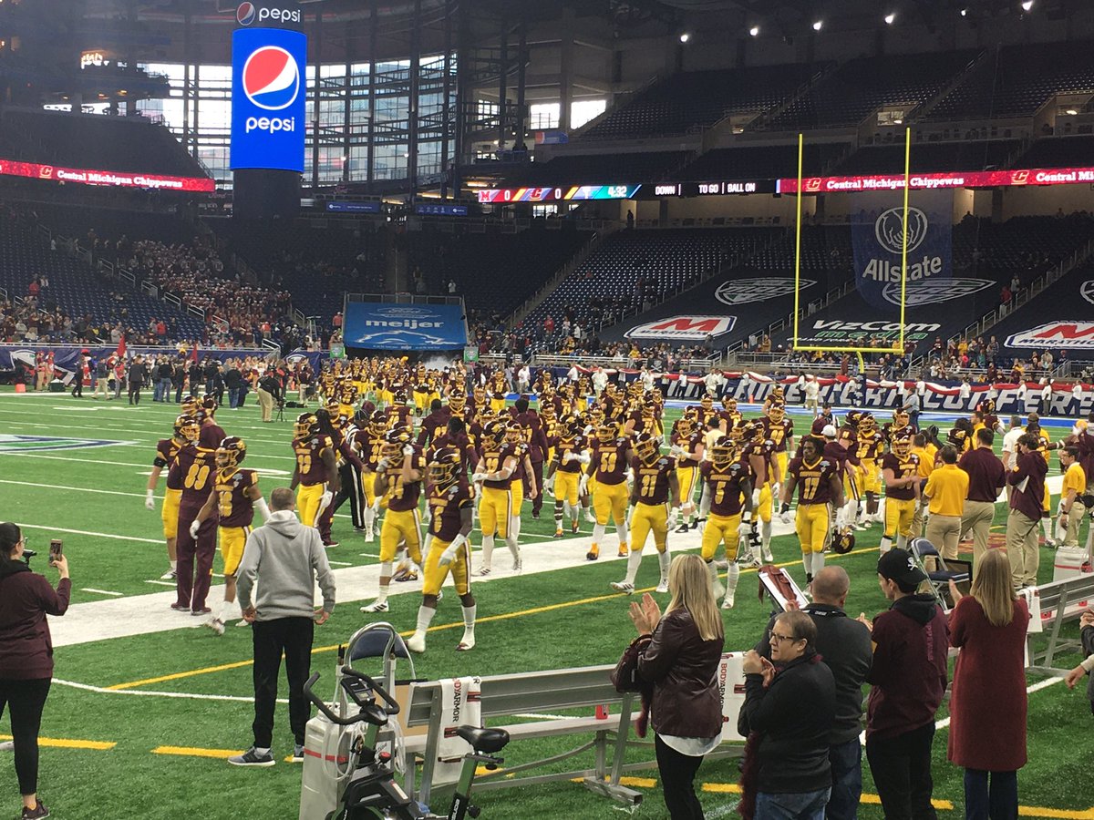 jmoiz's tweet photo. My view for the day, front row for some championship #MACtion #fireupchips #vipforaday https://t.co/NEFGYwCEvb