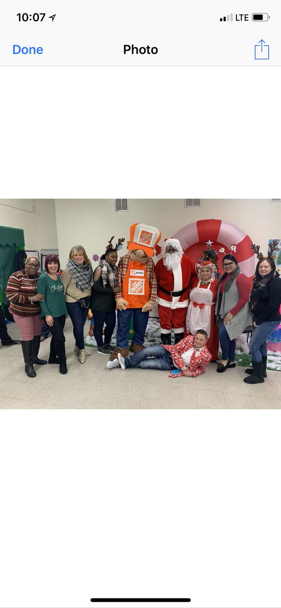 gina_marie1281's tweet photo. Love this time of year #givingback #d285 #homedepot @JaimeSheiner @kristin_traina @noelia_pina2 https://t.co/eF9v4myelx