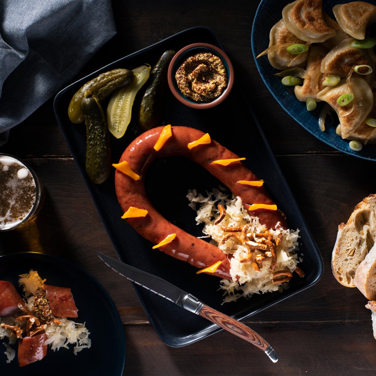 Schneiders's tweet photo. This impressive appetizer looks like it came straight from Oma's kitchen, but only takes 15 minutes start-to-finish Melty cheese, tangy sauerkraut, and crunchy pretzels give this warm #Schneiders Kolbassa ring a uniquely German feel. #CraftedWithoutCompromise https://t.co/wFLBOZTVcQ