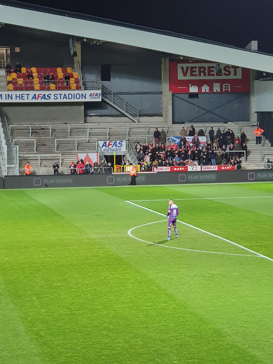 vcMick's tweet photo. Op bezoek bij de vrienden van @kvmechelen. Karig gevuld uitvak. #KVMKVK #kvmkor https://t.co/gJm95J3FGU