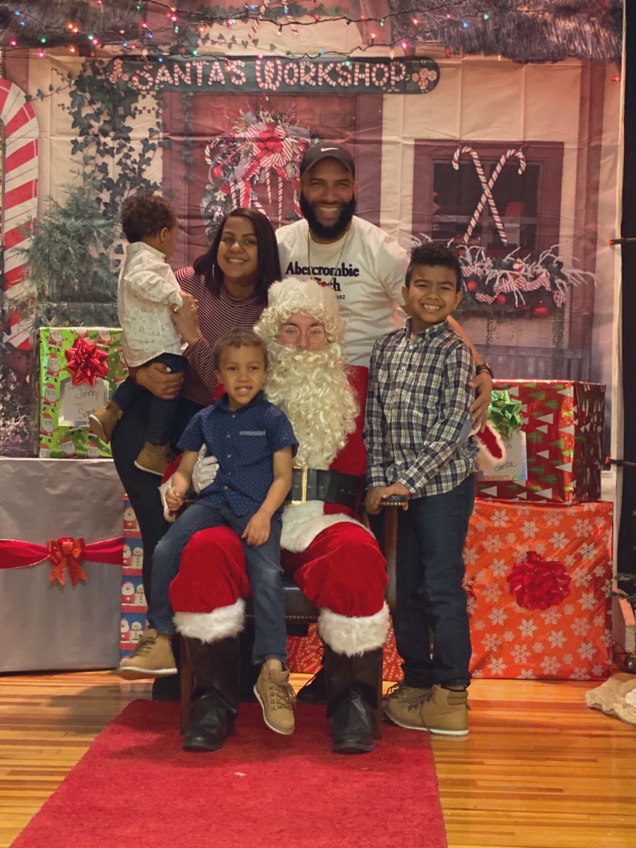 Lovethekids16's tweet photo. Holiday Fun at “the Creek”! @FallingCreekES @Lovethekids16 @ccpsinfo @PJohnsonElemEd @KatinaOtey @ccpsinfo @CISatTheCreek @counselingstar https://t.co/sQKSQ2Dl8y