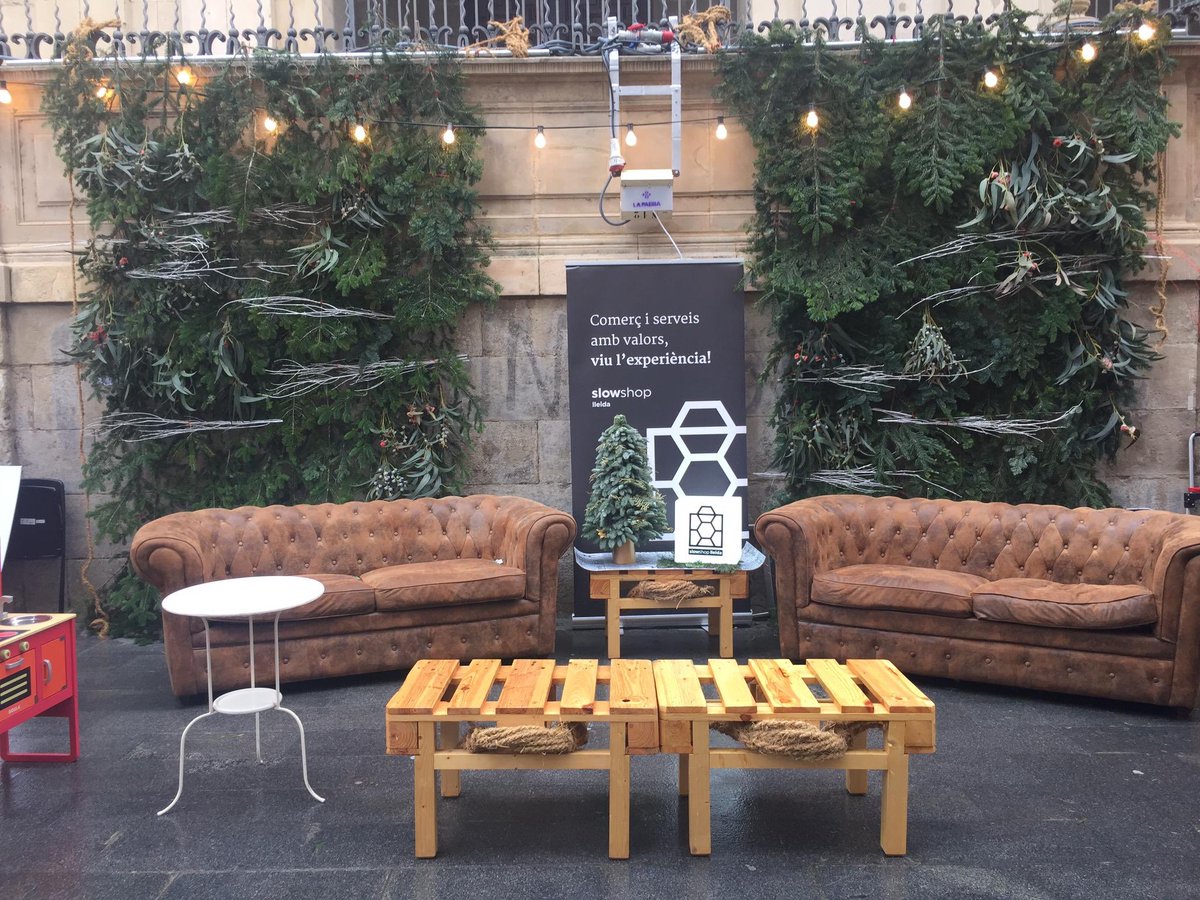 cromm_lleida's tweet photo. Ara mateix al #SlowShopMarket #serveisambvalors #box #regals #curadelcabell #lleida @slowshoplleida https://t.co/9HXVI4VNsf