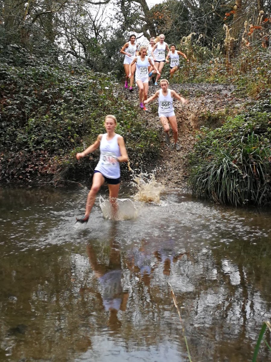 ThamesHandH's tweet photo. Great running in the #varsityxc ladies' race this afternoon. https://t.co/UOmX1qYujc