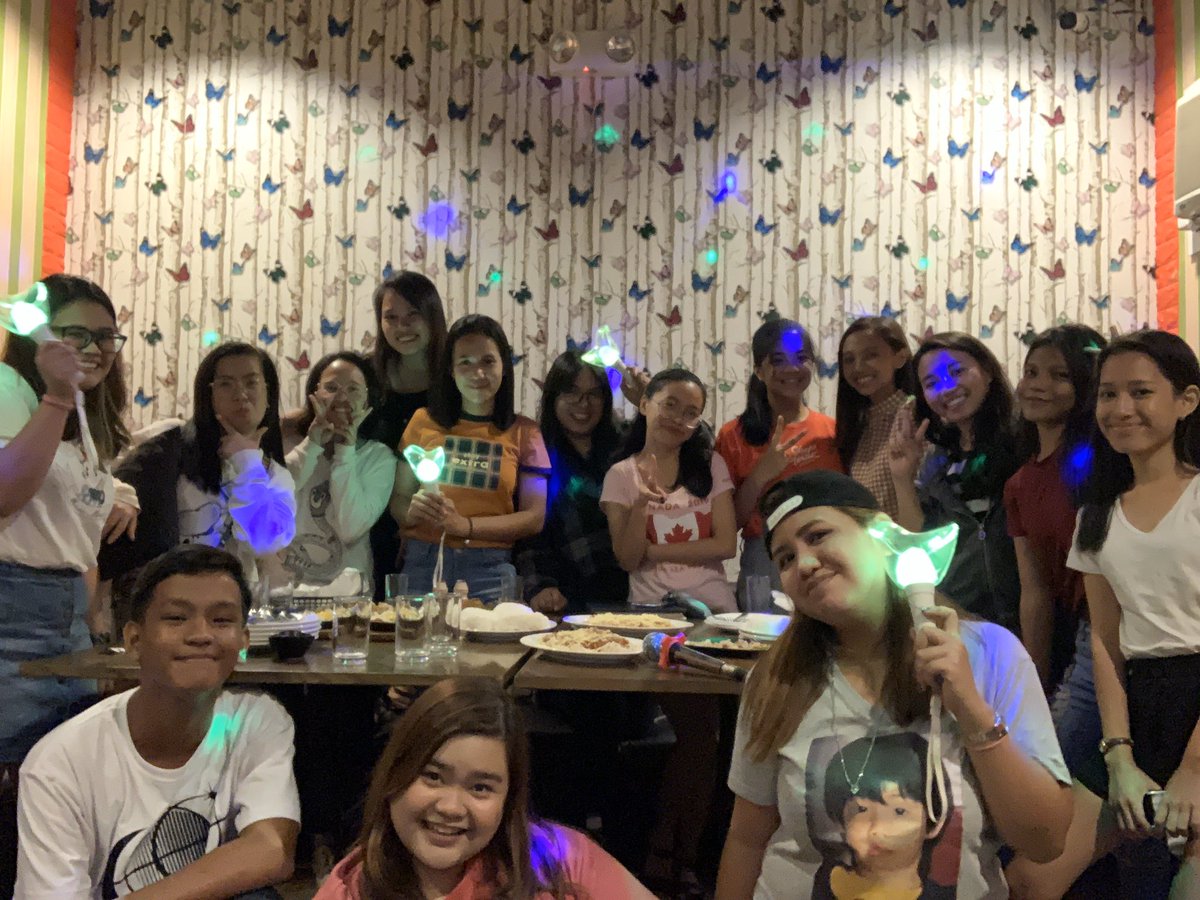 pepijy_peach's tweet photo. This is my family, brought together by GOT7. I love them all, I’d give them the world if I can. 💚 #Ahgase #TeamCalamba #Family https://t.co/CLCmejymv0