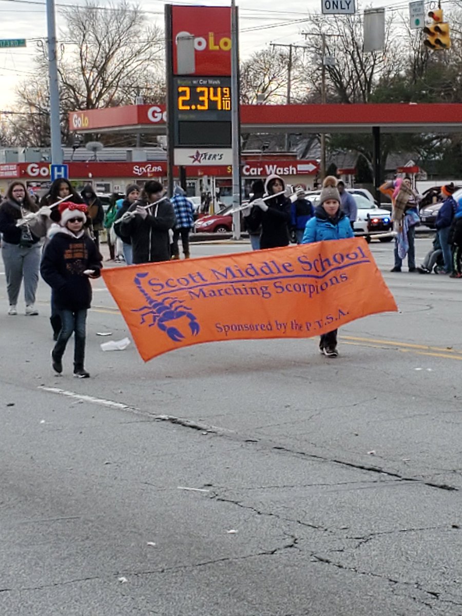 cmbisbee's tweet photo. School City of Hammond representing at the holiday parade today #schk12. #scottms. #15k #connections https://t.co/GPdH0QCB4C