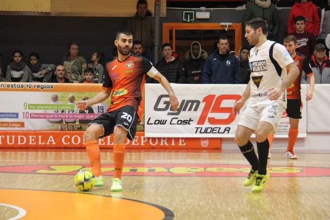 Con repoker de Matamoros el Burela se lleva los puntos de Tudela 5--6

Con un gran inicio de Aspil que se puso 3--0  en unos minutos contundentes, pero se igualo el partido y al final con un pivot contundente, vencieron los gallegos