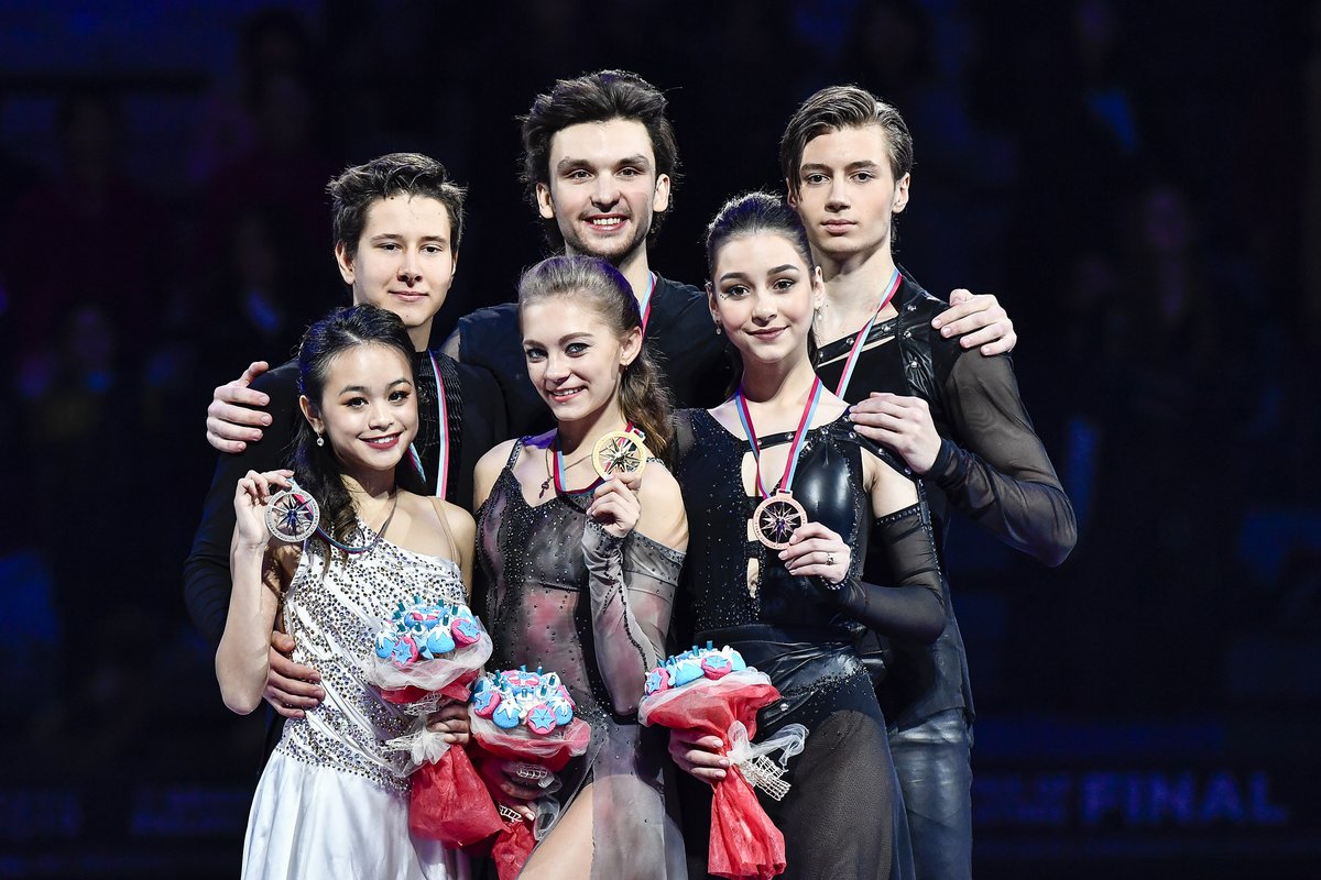 gpfinal22's tweet photo. 📷🥇 Congratulations to our ISU Junior Grand Prix Final Ice Dance champions!
🥇 Maria #Kazakova / Georgy #Reviya 🇬🇪
🥈 Avonley #Nguyen / Vadym #Kolesnik 🇺🇸
🥉 Elizaveta #Shanaeva / Devid #Naryzhnyy 🇷🇺
#MadeOfStars #Torino2019 #GPFTurin2019 #GPFigure #FigureSkating https://t.co/hv5vkxDvYX