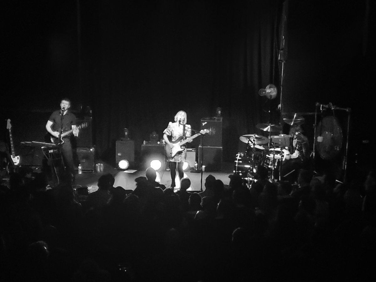 FinsterBaby705's tweet photo. Always a great time when my friends @joyformidable are in town ❤️ #joyformidable #FTJOM #ABCM10 https://t.co/c3QVvrimop