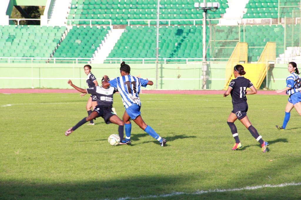 Hoy <a href="/fedofutbol/">Federación Dominicana De Fútbol 🇩🇴</a> hizo historia. 1ra Liga Femenina de Futbol <a href="/ligafemdo/">Liga Femenina de Fútbol</a>  Gracias a <a href="/ForwardAmericas/">ForwardAmericas</a> <a href="/ClaroRD/">Claro RD</a> @gerdau_metaldom ! Y Gracias a <a href="/MMujerRD/">Ministerio de la Mujer República Dominicana</a> y <a href="/JanetCamiloRD/">Janet Camilo</a> por apoyarnos también! Arriba las Chicas y que solo sea el comienzo de mucho por venir! #futbolrd #queruedeelbalon