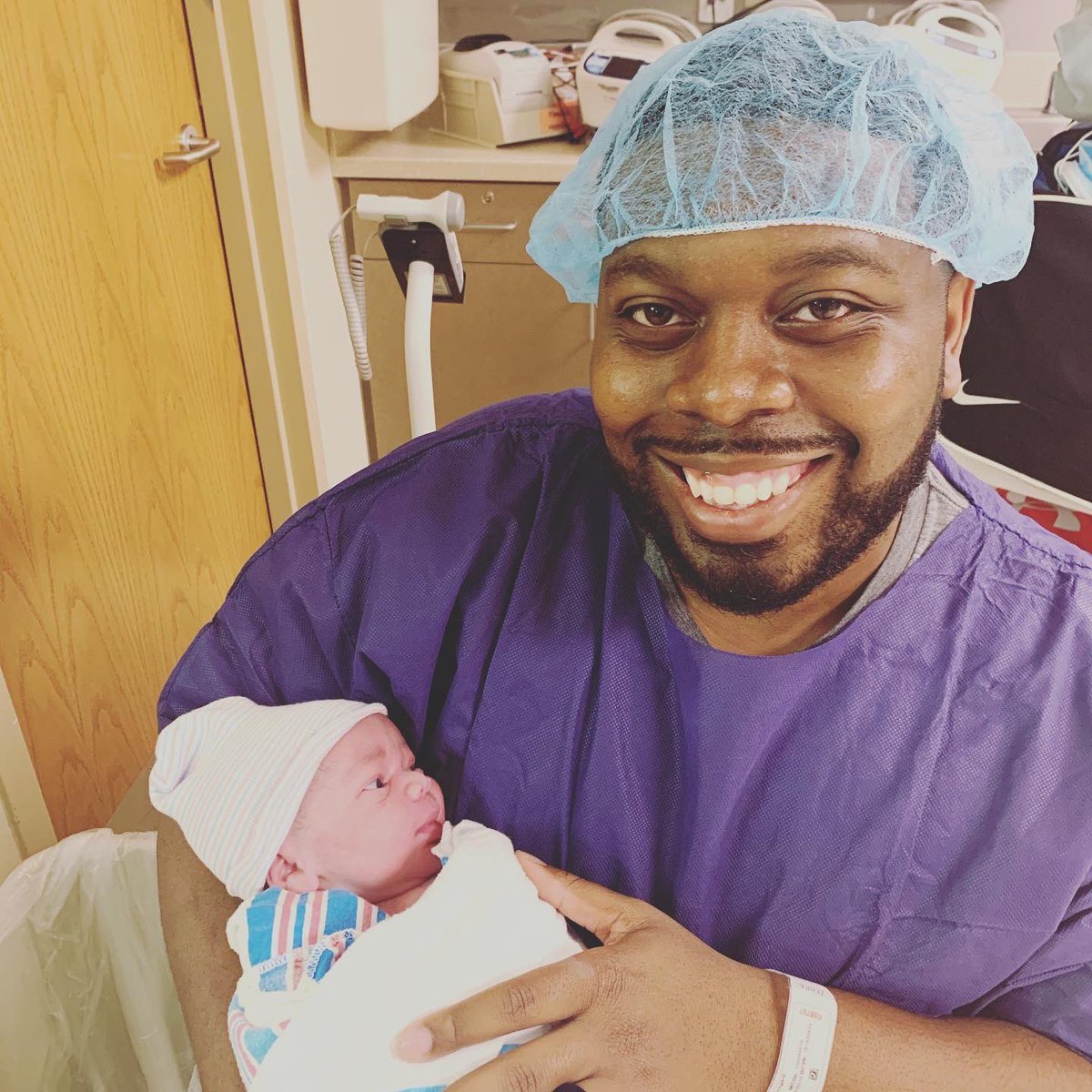 MrLewisJHHS's tweet photo. We are beyond excited to announce that Noah Ronald Lewis was born on 12/6/2019.
8lbs. 6oz.
20 in.
7:19 PM 
Mother and Baby are doing well! https://t.co/VjZacpZUL0