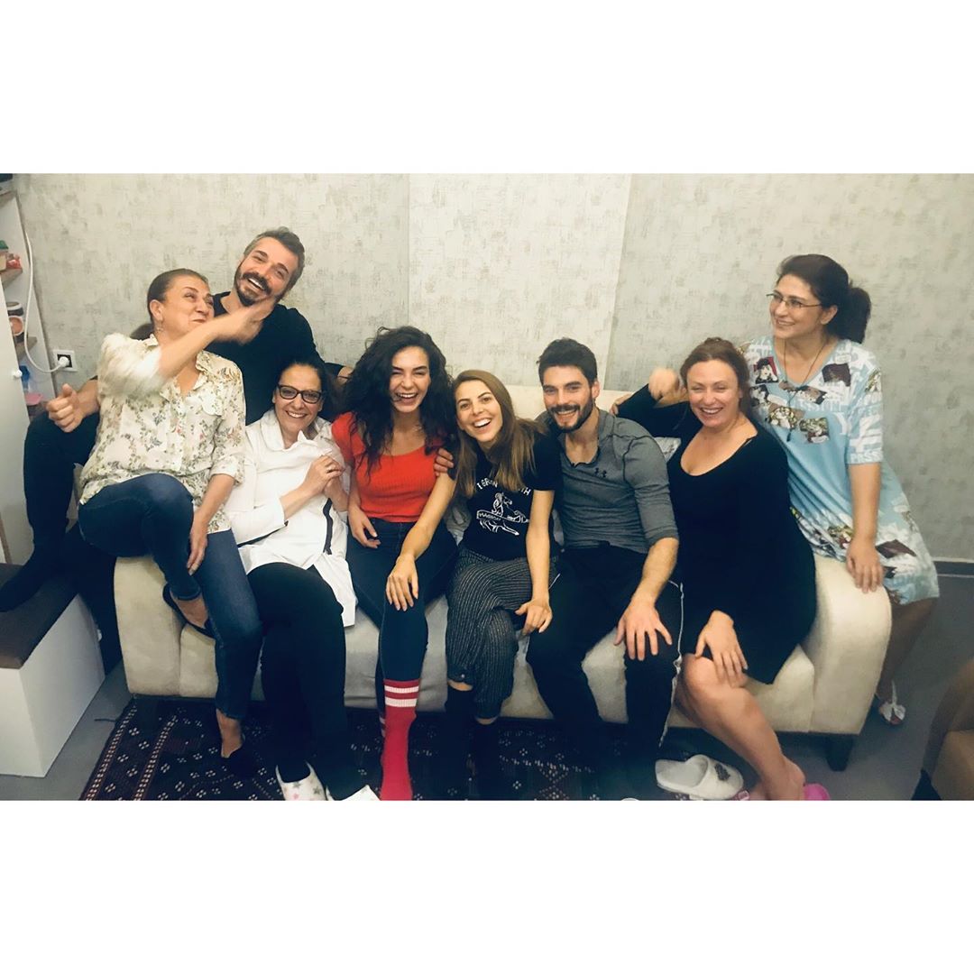 🆕Weekend fun with some Hercai cast members...

#aydaaksel #AkinAkinözü #EbruŞahin #guneshayat #cahitgok #aydantas #gulcinsantircioglu #gulcinhatihan @AkinAkinozu @aydaaksel @Aydantas @ghatihan @rebrusahin @GunesHayat @_cahitgok @gulcinsantt