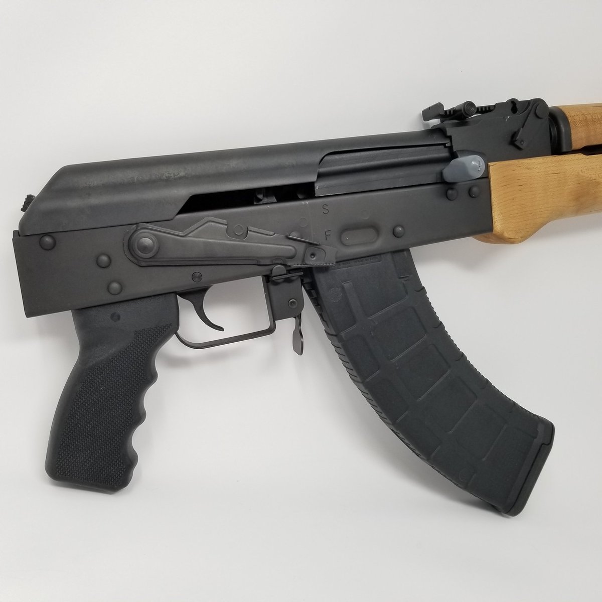 TopGunPawn's tweet photo. ...with a 1:10" twist, and comes with one 30-round #MOE magazine (accepts all standard AK magazines). 🎅👉🎁 #giftideas #fromsanta #underthetree
•
#ak47 #dracopistol #ras47 #yippeekiyay
•
•
#TopGunPawn #RayfordRd #SpringTX #BuySellLoan #CASHLOANS #topdollarpaid #shopsmall https://t.co/8c8PqkxDBb