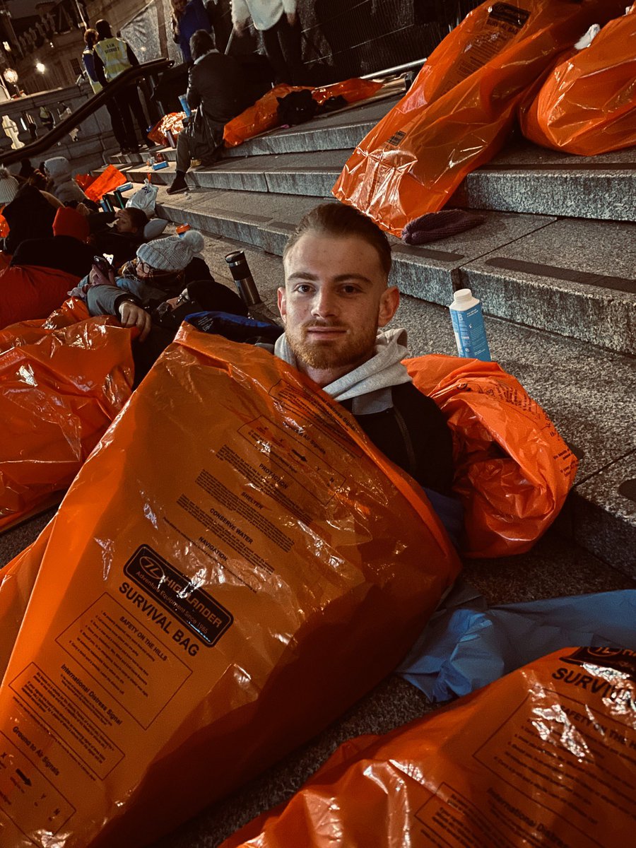 james_pw_porter's tweet photo. It’s very cold and due to rain throughout the night not sure how much sleep I’m going to get. I’m going to get very wet. Please make it worth my while! It’s going to be difficult So donate to this really good cause! #stophomlessness #theworldsbigsleepout https://t.co/wwmexpyubH https://t.co/IYKvMBDDXn